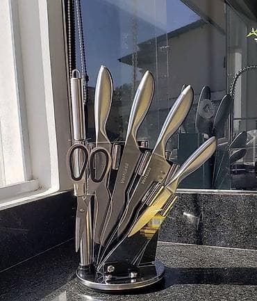 Наборы кухонных ножей и посуды 1) Комплект ножей на вращающейся