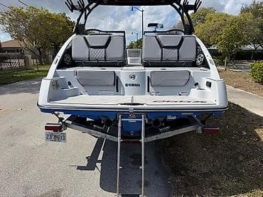 купить прогулочный катер бу: Лодка, Моторная — 8
