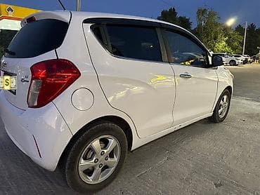 Транспорт: Chevrolet Spark: 2016 г., 1 л, Вариатор, Бензин, Хэтчбэк — 5