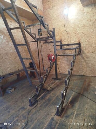 железный: Металлическая лестница Для дома, Форма лестницы: Много-маршевая — 6