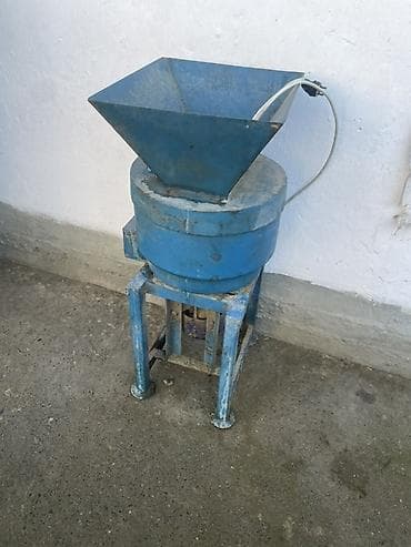 Зернодробилка/кормоизмельчитель электрический, металлический. -