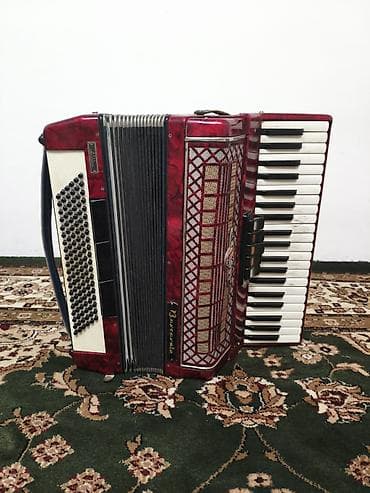 Аккордеон Barcarole с Футляром (Италия), красный перламутровый корпус