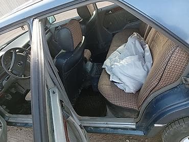 продаю компрессоры: Mercedes-Benz седан (серия W124), салон и интерьер. Описание: - — 1