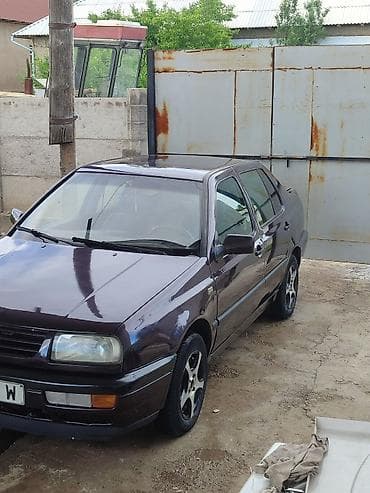Унаа сатуу: Volkswagen Vento: 1993 г., 1.8 л, Кол менен иштөөчү, Бензин, Седан — 1