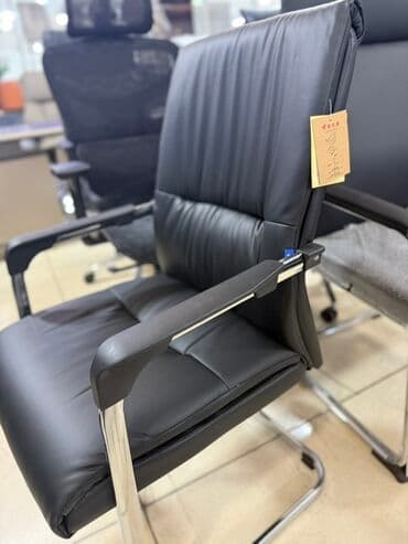 кожа костюм: Офисное кресло-посетитель на полозьях - Материал обивки: черная — 5