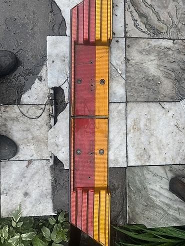 задний плафон 124: На 124 Мерседес Задняя центральная декоративная накладка/панель — 3