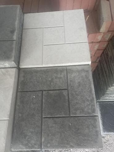 Тротуарная плитка: Тротуарная плитка 

- Формат: квадрат 30×30 см
серая 500
цветная 550 — 7