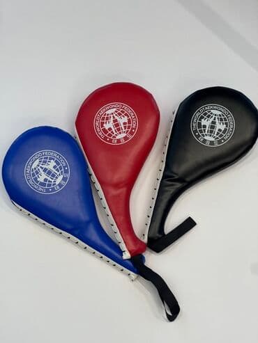 настольный теннисная ракетка: Три колотушки для тхэквондо, используемые для отработки ударов ногами — 1