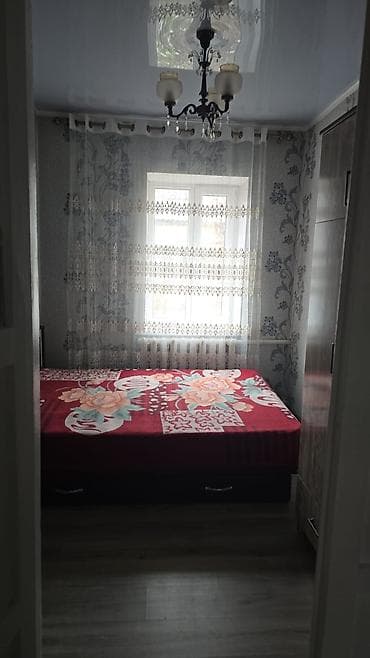 дом раб городок: Дом с большим навесным двором . на длительный срок . взимается депозит — 8