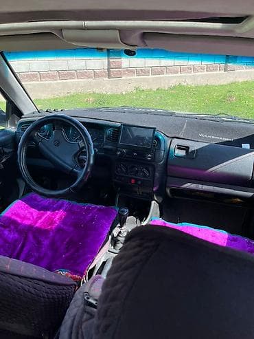 Унаа: Volkswagen Vento: 1993 г., 1.8 л, Кол менен иштөөчү, Бензин, Седан — 5