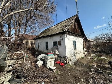 медеров: 📍ул. Осмонкулова 🔘3-комнаты 🔘28,3м² Продаю одноэтажный саманный дом — 5