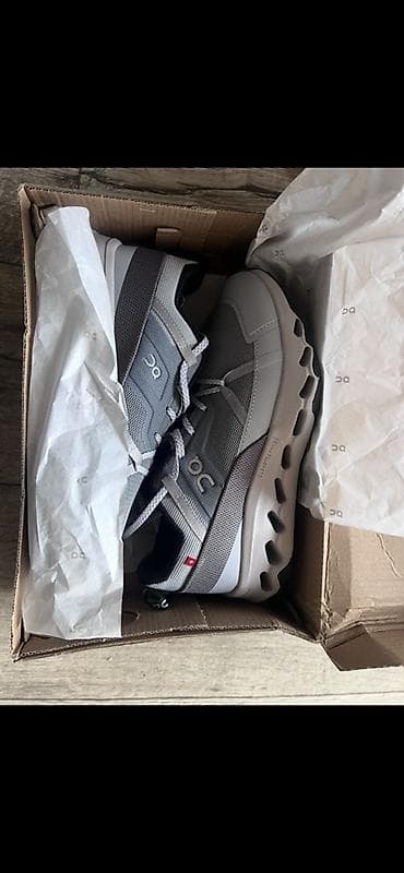 беговые ботасы: Б/у Кроссовки On (ON Running) серо-белые - Модель с фирменной — 3