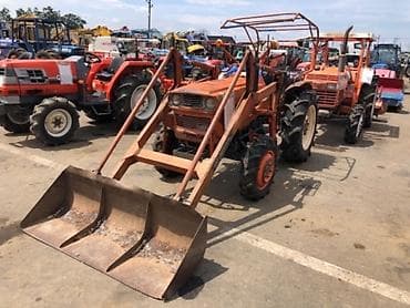 Продается Японский траткор кубота L2601DT с Ковшей at lalafo.kg Продается Японский траткор кубота L2601DT с Ковшей