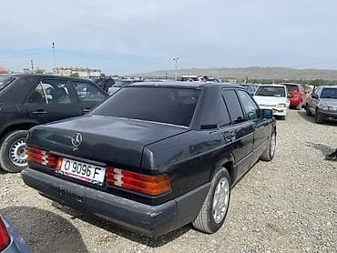 машина bwm: Mercedes-Benz 190: 1993 г., 1.8 л, Кол менен иштөөчү, Бензин, Седан — 4