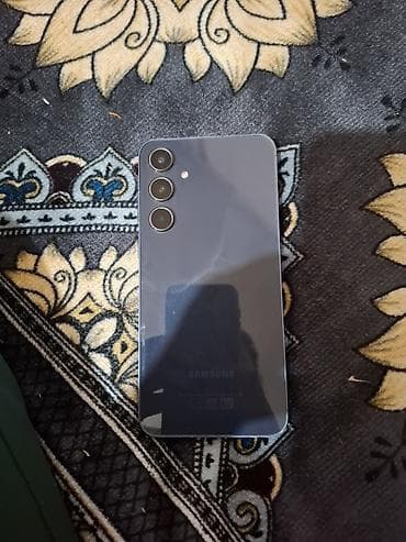 samsung galaxy a33: Samsung Galaxy A55G, темно‑кара - Super AMOLED дисплей с вырезом под — 1
