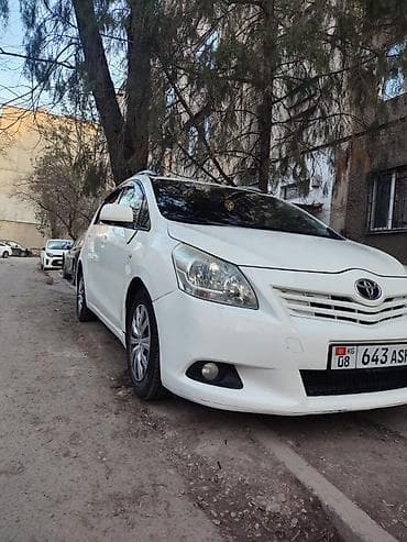 b class: Toyota Verso: 2011 г., 1.8 л, Автомат, Бензин, Минивэн — 7