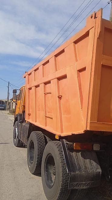 обучения вождения машины: КАМАЗ самосвал, оранжевый, 6x4 Описание: - Полноразмерный самосвал — 8