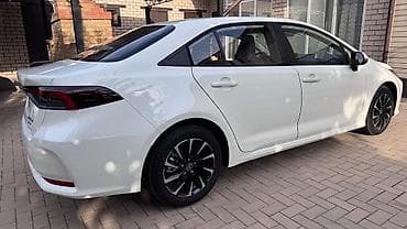 щиток: Toyota Corolla: 2026 г., Гибрид, Седан — 3