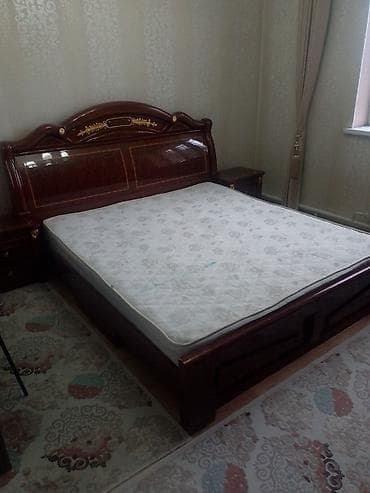 Спальный гарнитур в классическом стиле, цвет тёмный орех с глянцевым