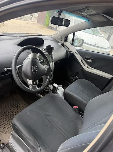 platz vitz: Toyota Yaris: 2009 г., 1.3 л, Автомат, Бензин, Хэтчбэк — 4