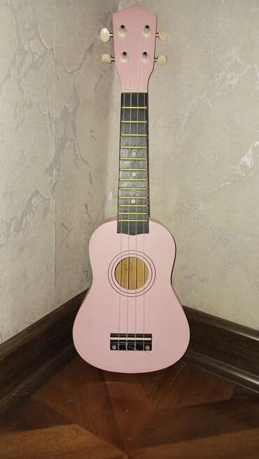 гитара классическая: Укулеле сопрано, розовая - Форм‑фактор: сопрано (компактный размер — 2