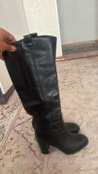 продаю в связи с переездом: Продаю сапоги зимние натуральные кожы 39 размер покупала в Москве — 5