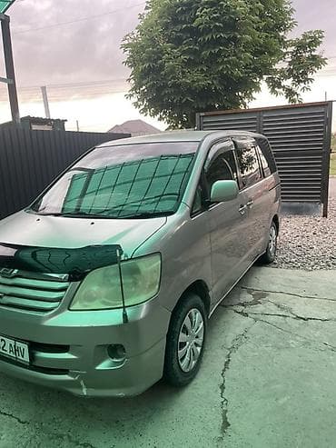 кассеты аудио: Toyota Noah: 2003 г., 2 л, Автомат, Бензин, Минивэн — 4
