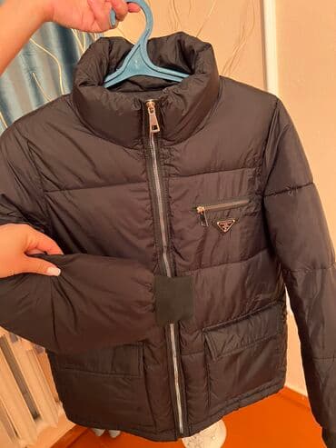 тёплая куртка: Теплая курточка в отличном состоянии 
Одевали пару раз 
Цена 1800 — 1