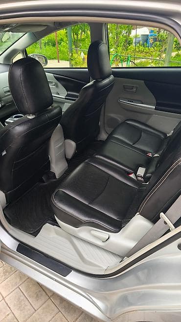 2011: Toyota Prius V: 2011 г., 1.8 л, Вариатор, Гибрид, Универсал — 4