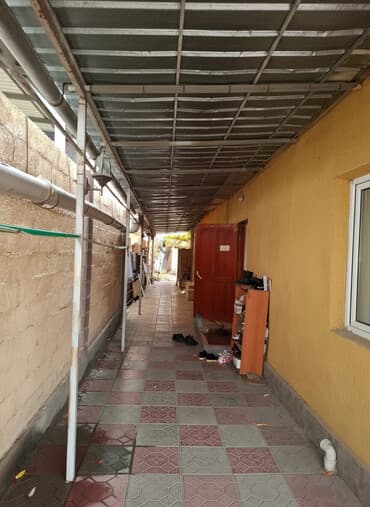 продаю дом район кызыл аскер: Үй, 130 кв. м, 6 бөлмө, Менчик ээси, Эски ремонт — 1