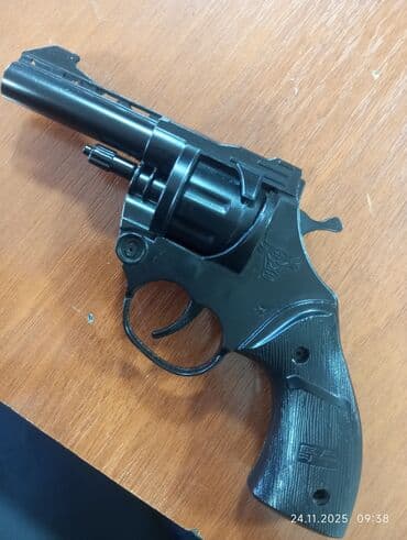 аккумулятор для детской машины: Игрушечный револьвер (пластик) - Материал: черный пластик - Тип — 1