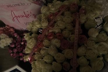 Продукты питания: Белые, высокие розы, с надписью “А” из розовых роз, 20-го марта — 3