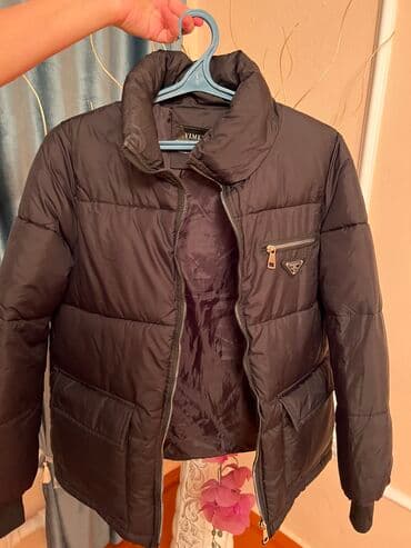 тёплая куртка: Теплая курточка в отличном состоянии 
Одевали пару раз 
Цена 1800 — 2