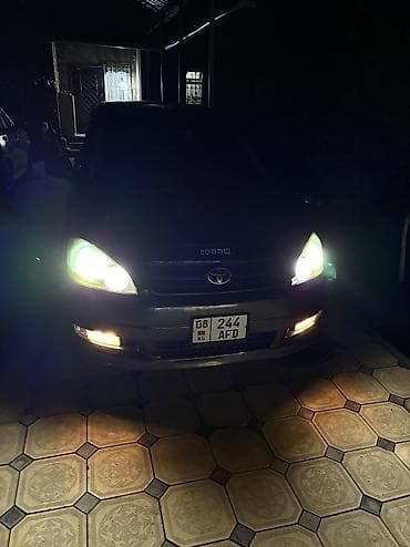 kia venga: Toyota Ipsum: 2002 г., 2.4 л, Автомат, Газ, Минивэн — 6