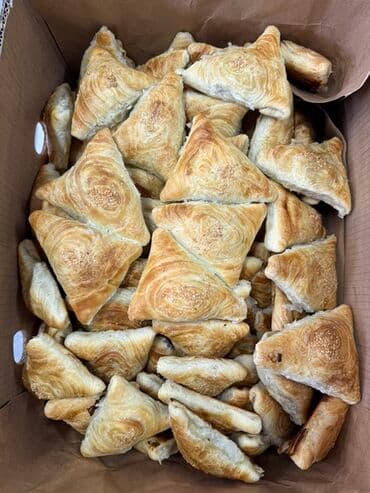 семена арбуз: Румяные узбекские лепешки, выпеченные традиционным способом. Каждая — 7