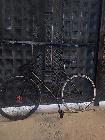 вели: Фикс-байк (fixed gear) в классическом минималистичном стиле. В среднем — 1