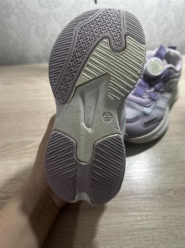 yeezy boost: Детские кроссовки, сиренево‑лиловый цвет с белыми вставками. - Размер — 2