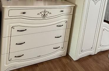 фас: Классический спальный гарнитур в светлом кремовом цвете с золочёным — 4