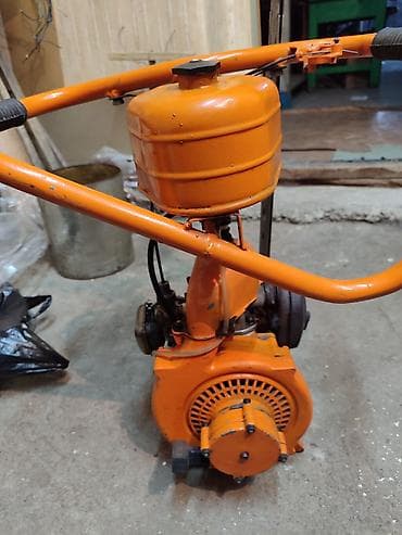 Бензопилв ручная ( производства СССР, оранжевого цвета) Описание: -