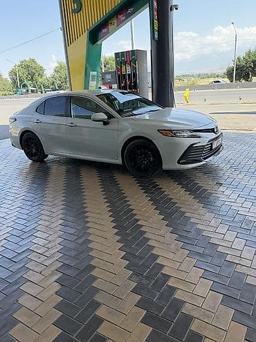 тойота арис: Toyota Camry: 2022 г., 2.5 л, Автомат, Гибрид, Седан — 9