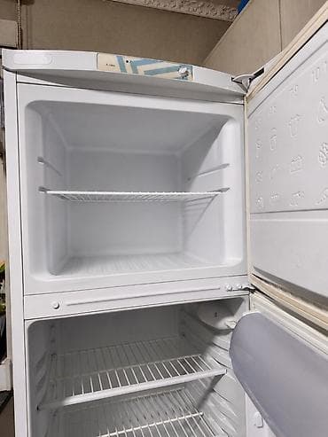 used small size refrigerator: Холодильник Indesit, Б/у, Двухкамерный, De frost (капельный) — 1