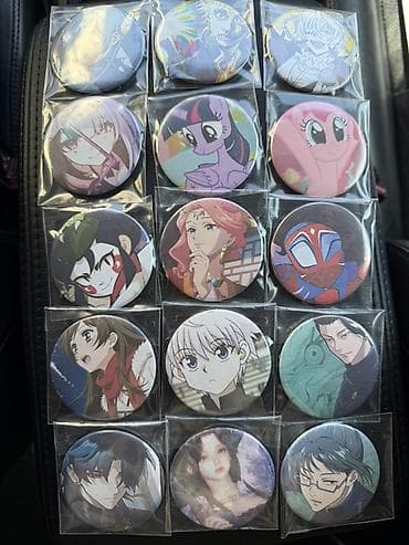 наклейки для банковской карты: Набор круглых значков с аниме и мультперсонажами. Описание: - — 1