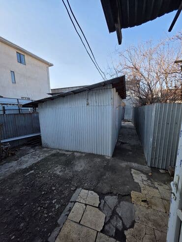 ворота навесы: Срочно продам пол дом под бизнес ул киргизия 24/2 очен удобная места — 9