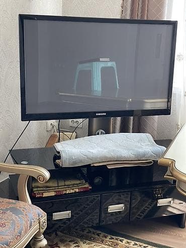 тумба под телевизор бу: Тумба и подставка для телевизора, Напольная, Стекло, цвет - Черный — 1