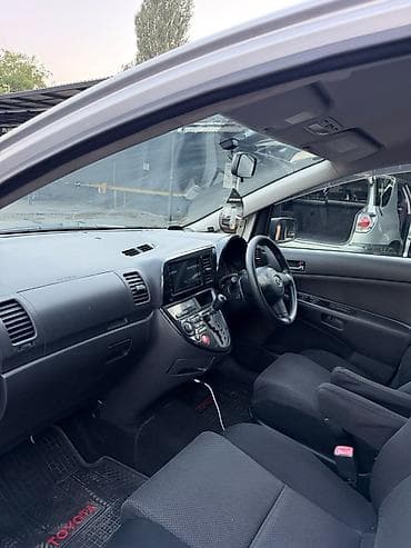 ключ на приус: Toyota WISH: 2003 г., 1.8 л, Автомат, Бензин — 9