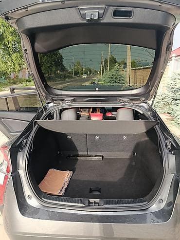 малометражки авто: Toyota Prius: 2018 г., 1.8 л, Вариатор, Гибрид, Хэтчбэк — 5