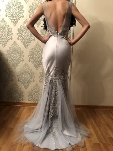 платья на прокат для подростков: Срочно продаю шикарное платье!!! Сшито на заказ. Надевала на пару — 4