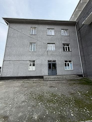 аренда помещений под офис: Трёхэтажное нежилое здание с подвалом Описание: - Кирпичное/бетонное — 2