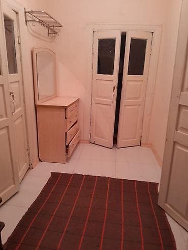 квартира берилет кызыл аскерде: Сдаю дом: Зал, спальня, кухня, санузел и прихожая. Дом с мебелью. Дом — 4