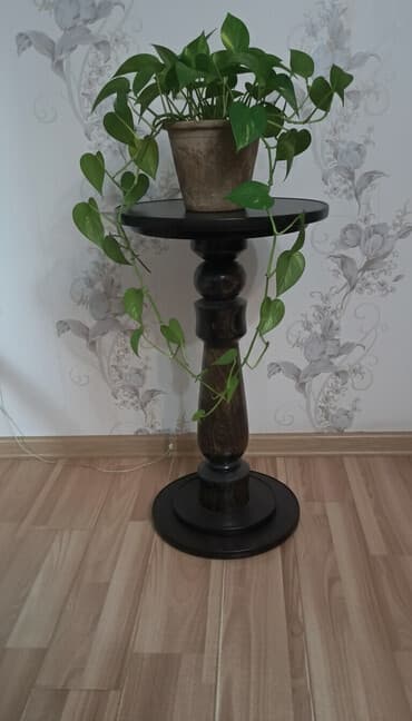 полироль авто: Круглый приставной столик на точёной ножке. - Материал: массив дерева — 1